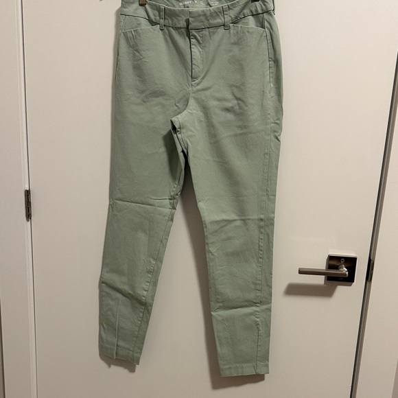 Old Navy Pants - Old Navy Pixie Skinny Pants in Sage Green